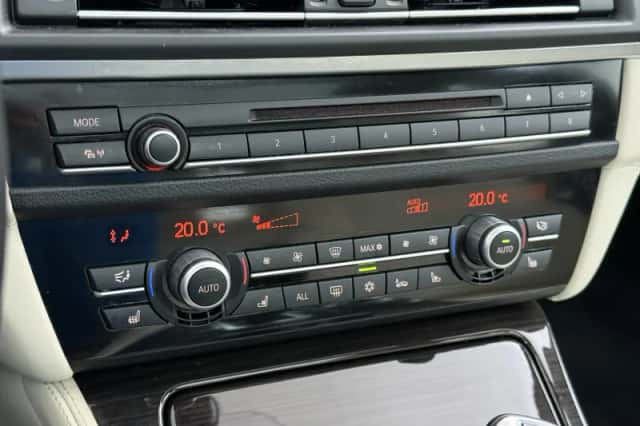 BMW 5-Serie (2011) thumbnail 44
