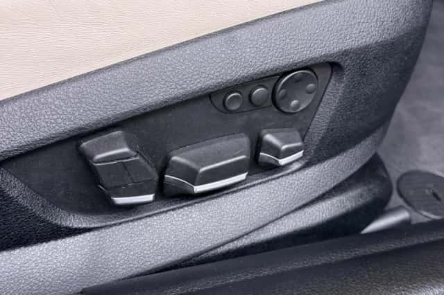BMW 5-Serie (2011) thumbnail 48
