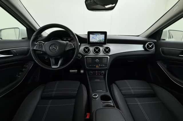 Mercedes-Benz GLA-Klasse (2016) thumbnail 5