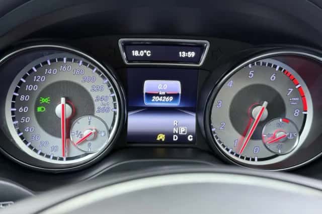 Mercedes-Benz GLA-Klasse (2016) thumbnail 9