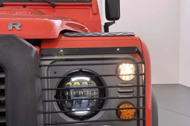Land Rover Defender (2008) thumbnail 13