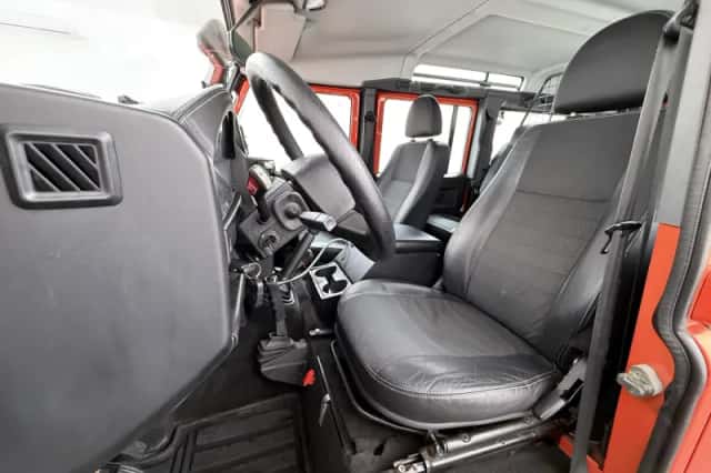 Land Rover Defender (2008) thumbnail 17