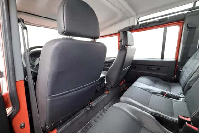 Land Rover Defender (2008) thumbnail 18