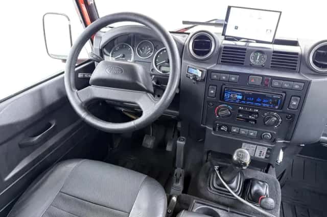 Land Rover Defender (2008) thumbnail 20