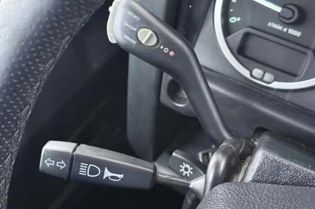 Land Rover Defender (2008) thumbnail 22