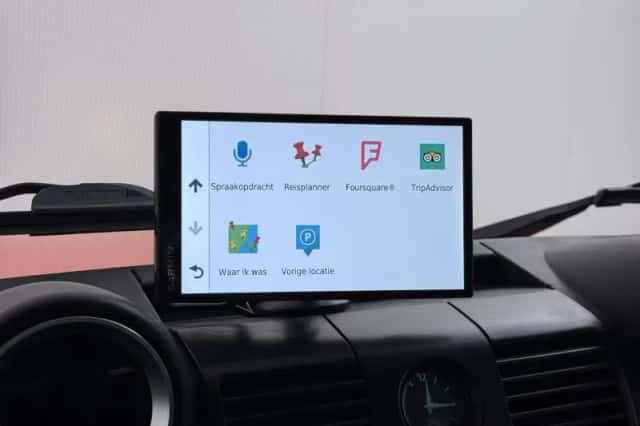Land Rover Defender (2008) thumbnail 25