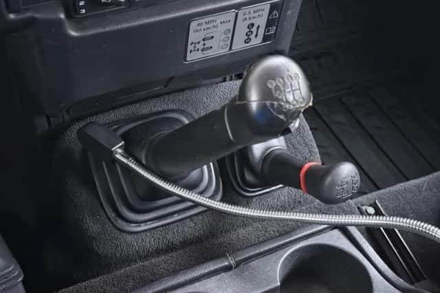 Land Rover Defender (2008) thumbnail 27