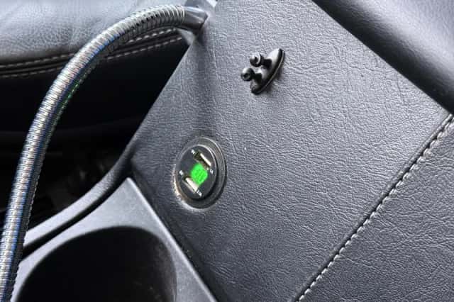 Land Rover Defender (2008) thumbnail 28