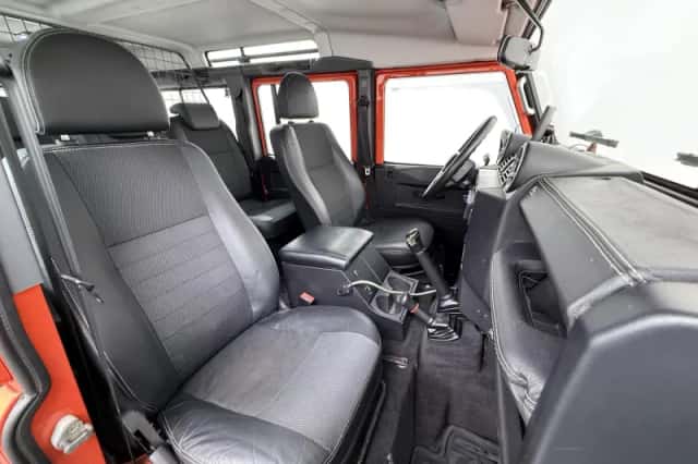 Land Rover Defender (2008) thumbnail 30