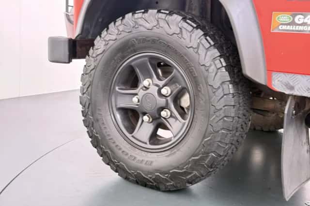 Land Rover Defender (2008) thumbnail 10