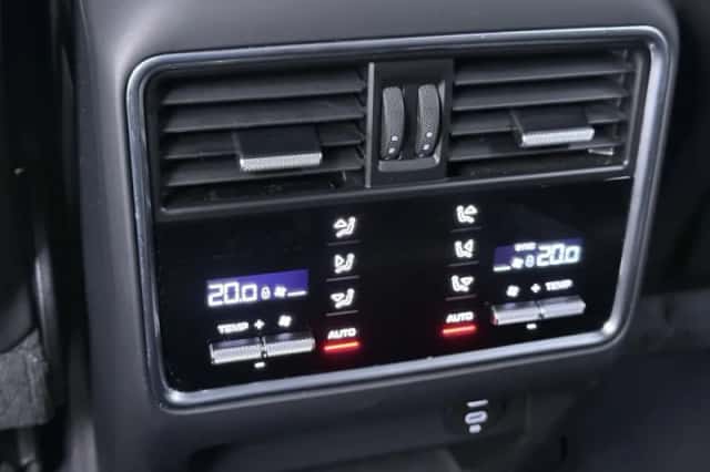 Porsche Cayenne (2021) thumbnail 24