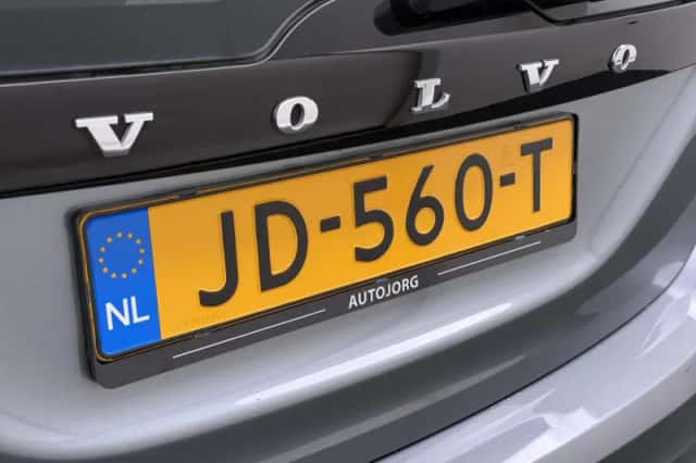 Volvo V60 (2016) thumbnail 15