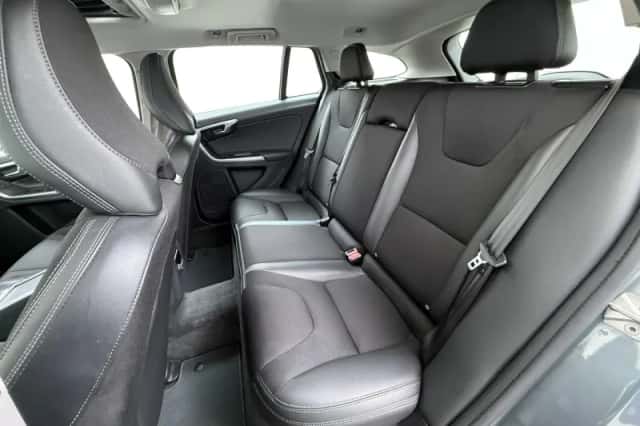 Volvo V60 (2016) thumbnail 24
