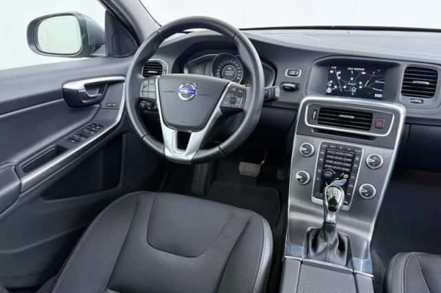 Volvo V60 (2016) thumbnail 25