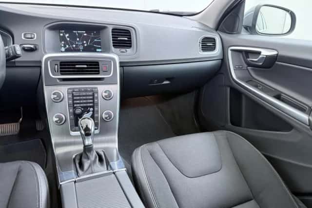 Volvo V60 (2016) thumbnail 26