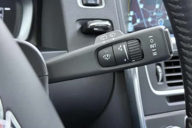 Volvo V60 (2016) thumbnail 28