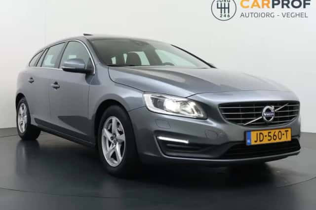 Volvo V60 (2016) thumbnail 4