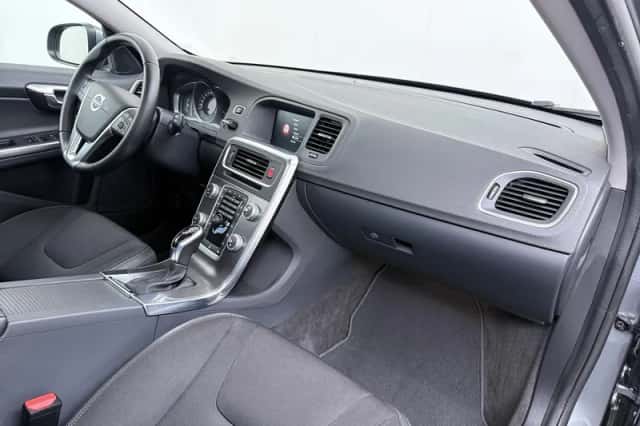 Volvo V60 (2016) thumbnail 35