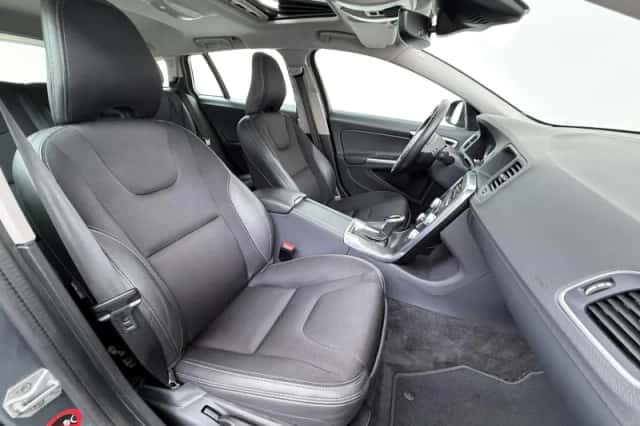 Volvo V60 (2016) thumbnail 36