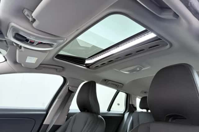 Volvo V60 (2016) thumbnail 8