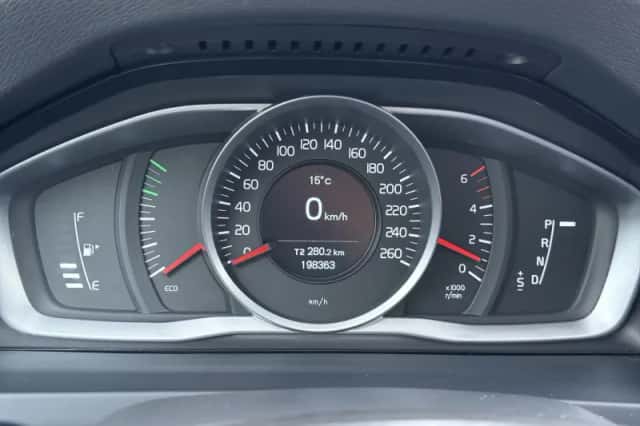 Volvo V60 (2016) thumbnail 9