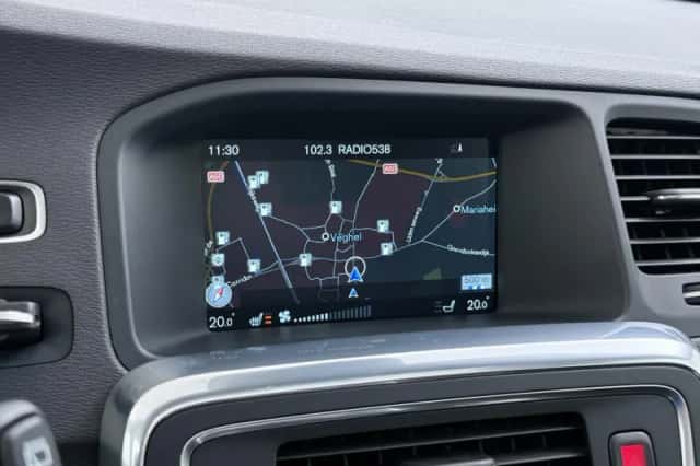 Volvo V60 (2016) thumbnail 10