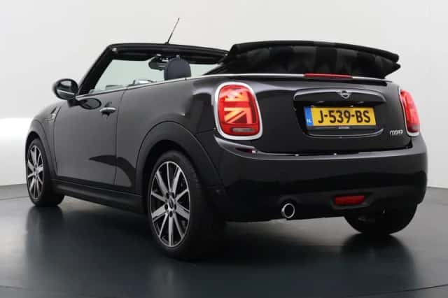MINI Cabrio (2020) thumbnail 2