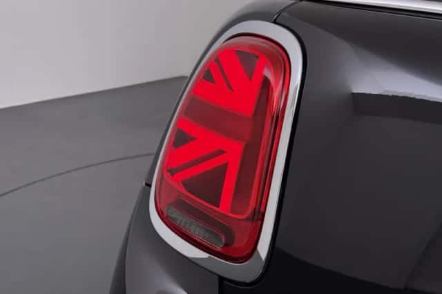 MINI Cabrio (2020) thumbnail 14