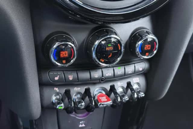 MINI Cabrio (2020) thumbnail 16