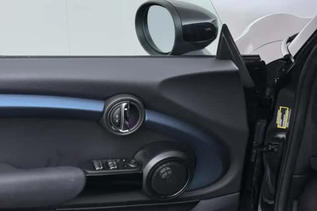MINI Cabrio (2020) thumbnail 18