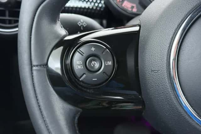 MINI Cabrio (2020) thumbnail 24