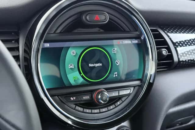 MINI Cabrio (2020) thumbnail 26