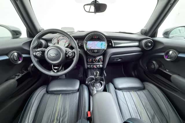 MINI Cabrio (2020) thumbnail 5
