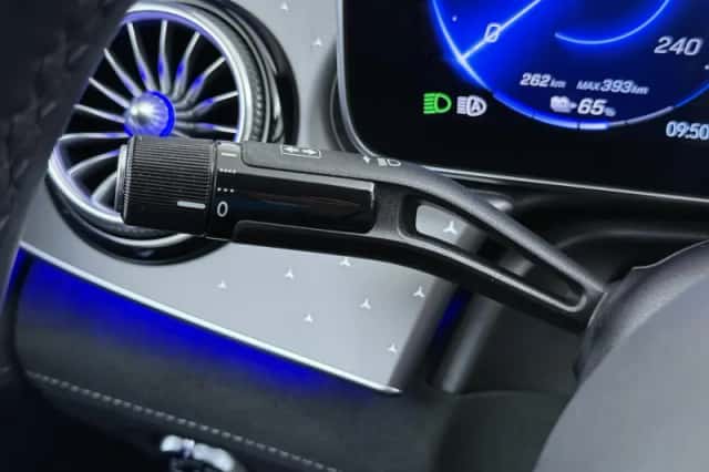 Mercedes-Benz EQE (2023) thumbnail 23