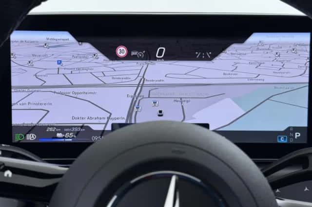 Mercedes-Benz EQE (2023) thumbnail 28