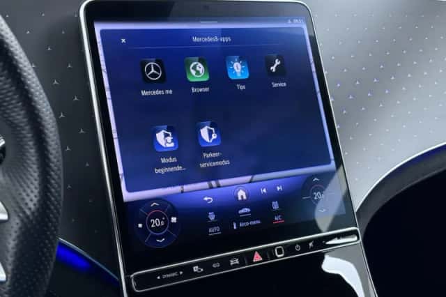 Mercedes-Benz EQE (2023) thumbnail 31