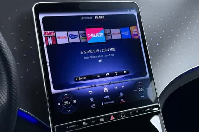 Mercedes-Benz EQE (2023) thumbnail 34