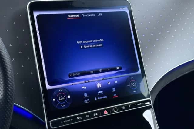 Mercedes-Benz EQE (2023) thumbnail 35