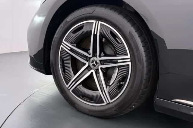 Mercedes-Benz EQE (2023) thumbnail 10