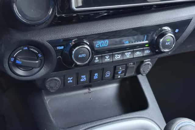 Toyota Hilux (2019) thumbnail 14