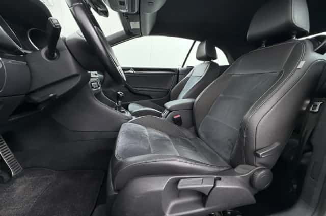 Volkswagen Golf (2012) thumbnail 12
