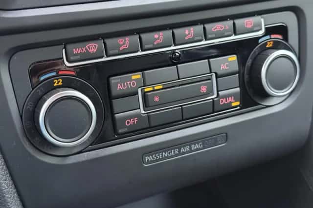 Volkswagen Golf (2012) thumbnail 26