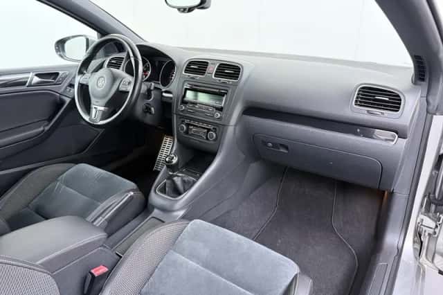 Volkswagen Golf (2012) thumbnail 28