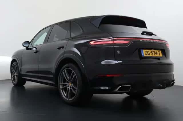 Porsche Cayenne (2018) thumbnail 2