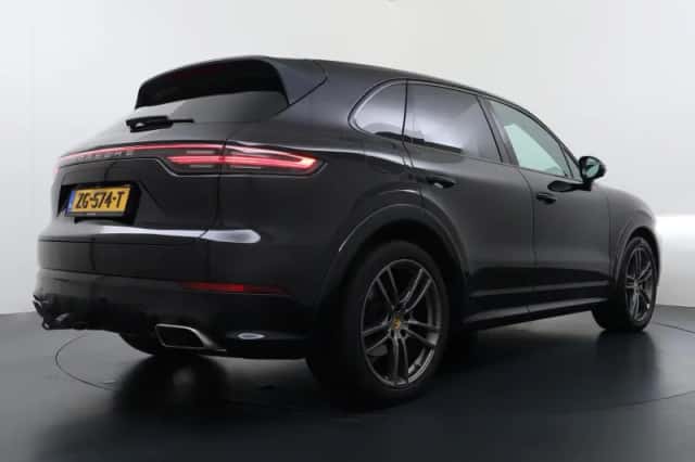 Porsche Cayenne (2018) thumbnail 3