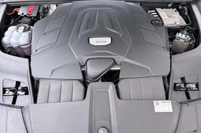 Porsche Cayenne (2018) thumbnail 24