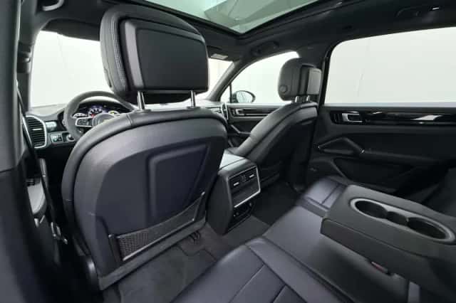 Porsche Cayenne (2018) thumbnail 28