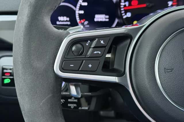 Porsche Cayenne (2018) thumbnail 35