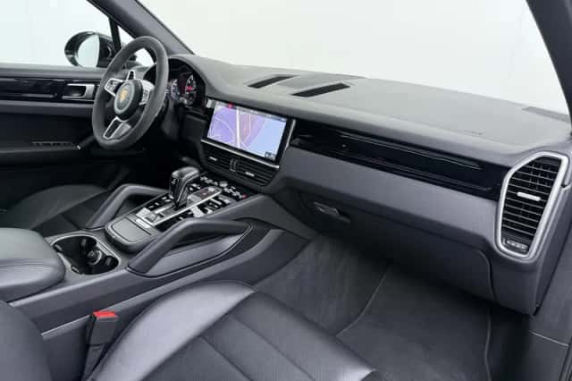 Porsche Cayenne (2018) thumbnail 42