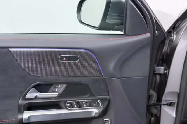 Mercedes-Benz EQB (2024) thumbnail 12